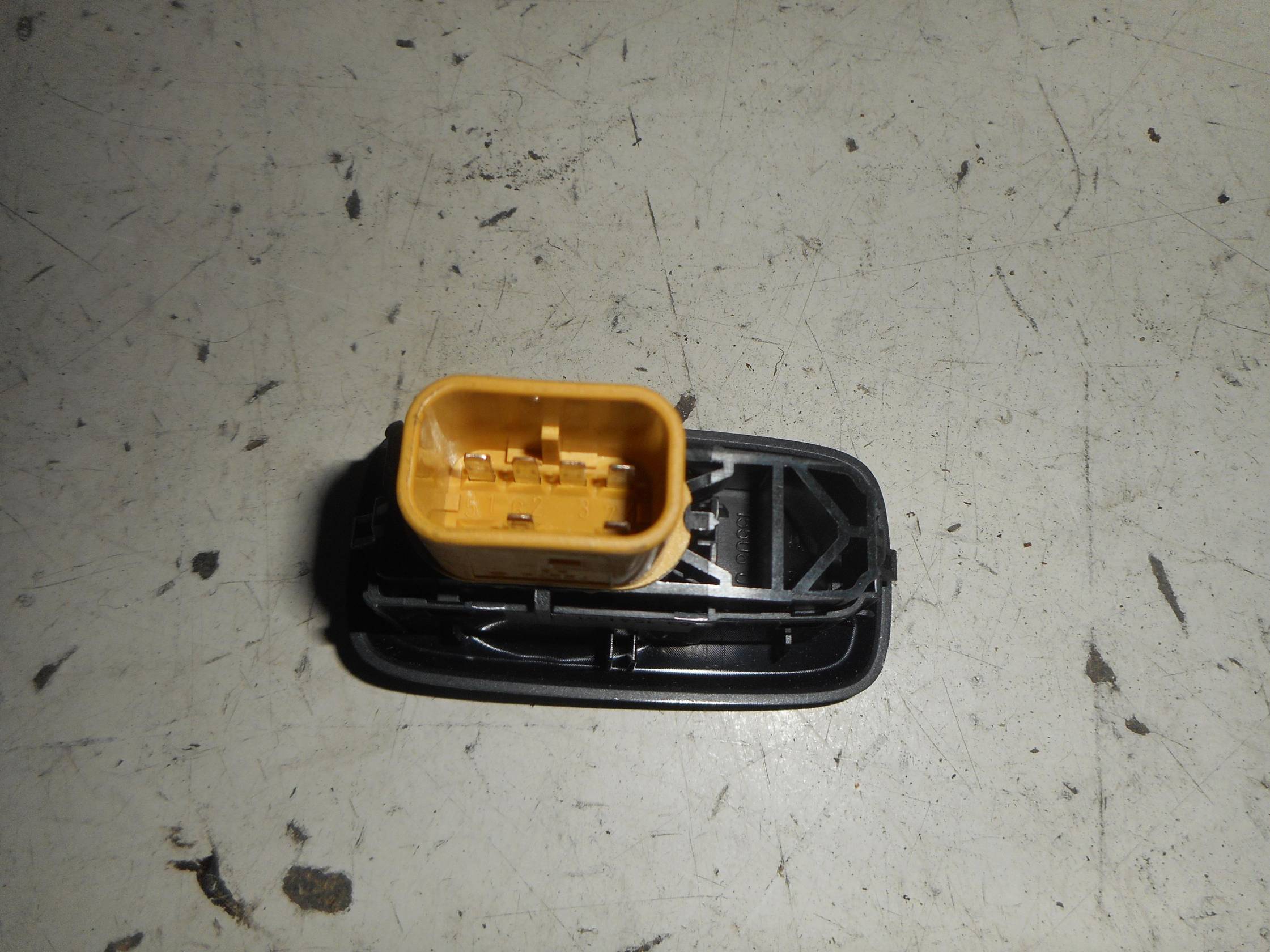 Interruttore alzacristalli porta ant.